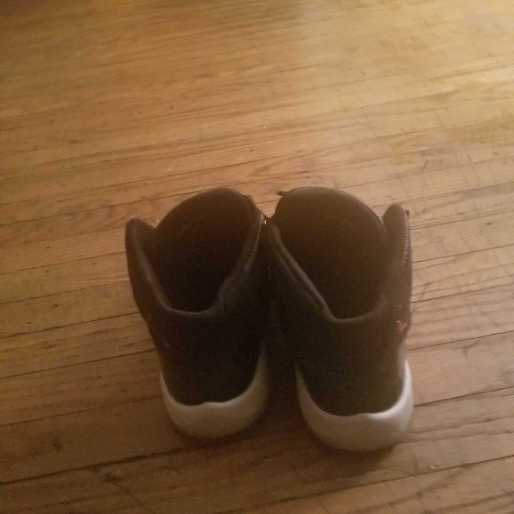 Shoes - Picture 2 of 4
